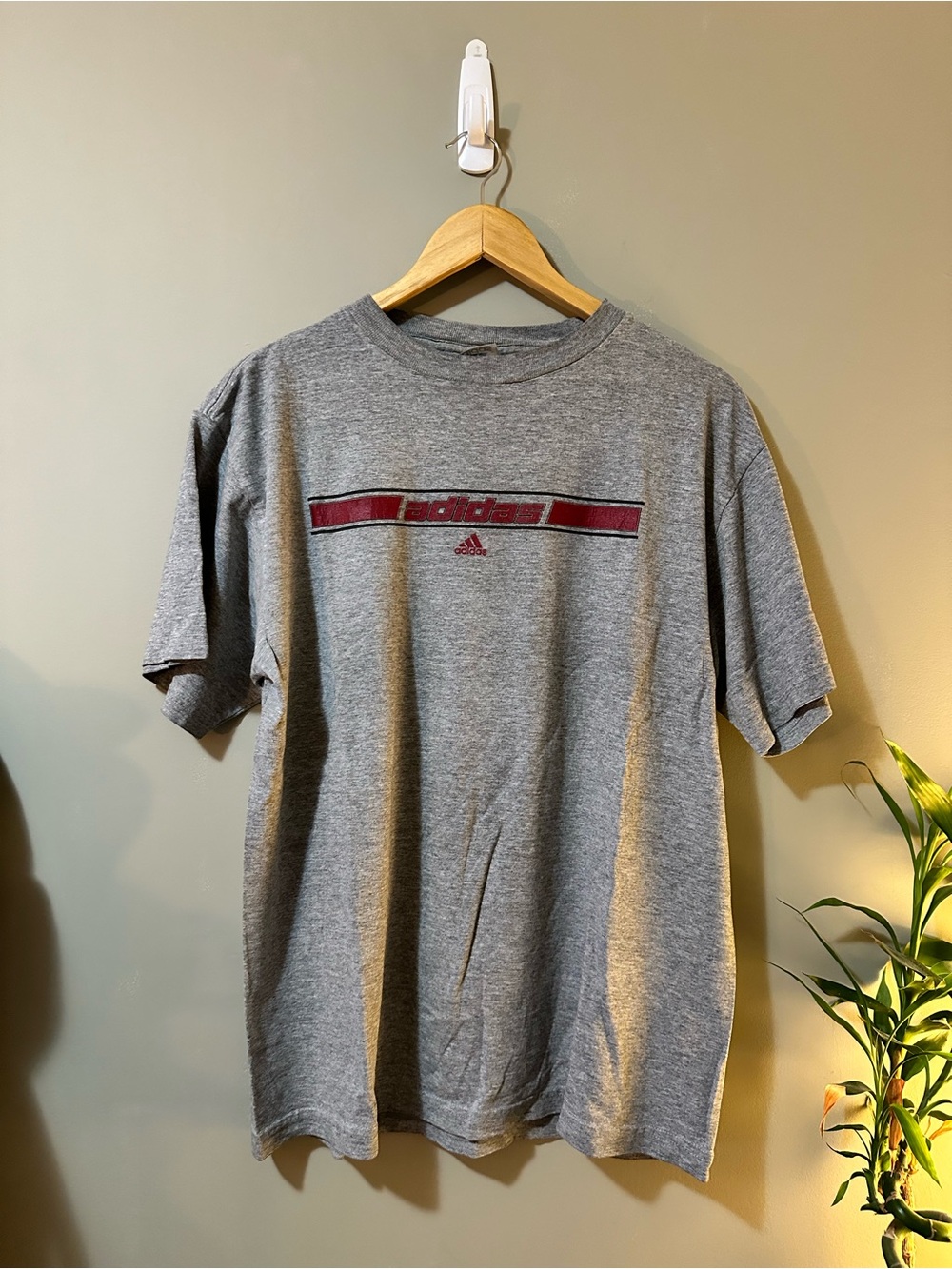 Vintage Adidas Men’s Gray Graphic Crew Neck T-Shirt